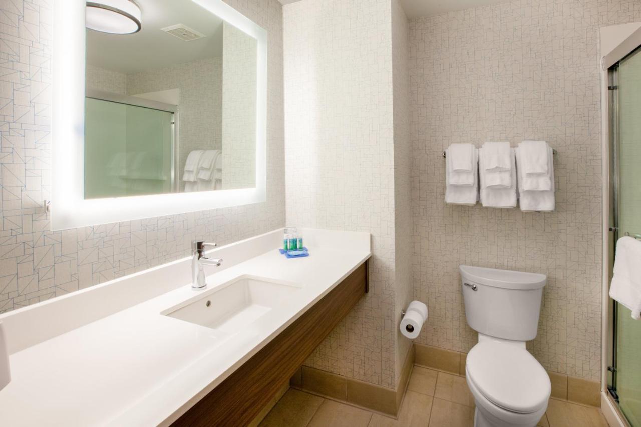 Holiday Inn Express Doral Miami By Ihg Exterior photo