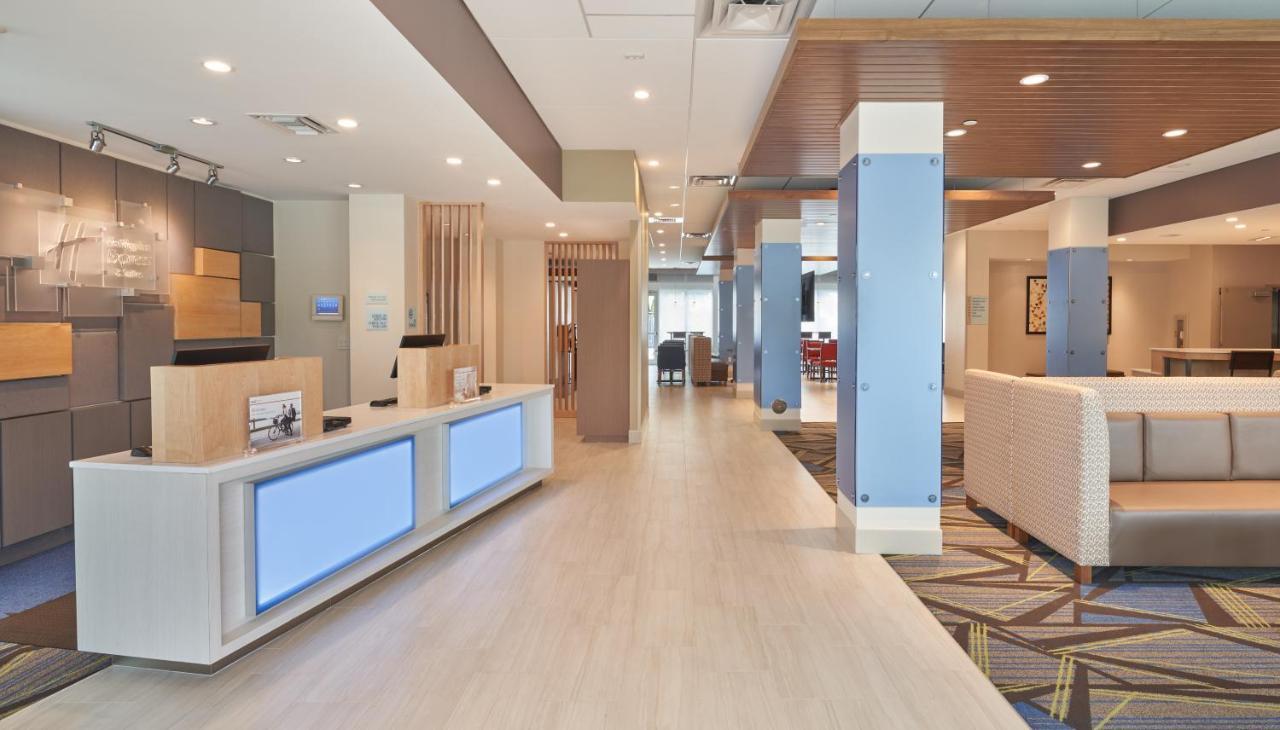 Holiday Inn Express Doral Miami By Ihg Exterior photo