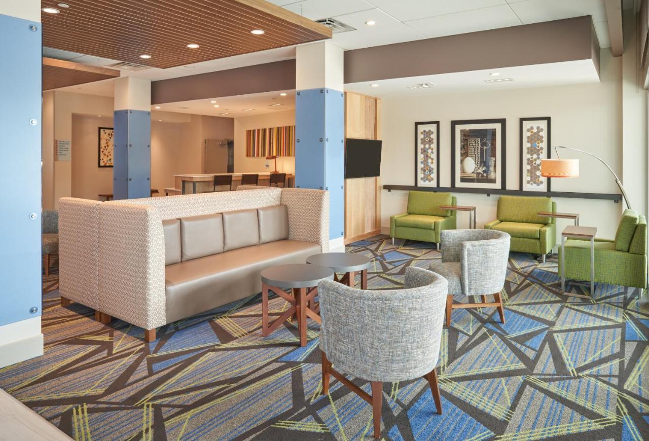 Holiday Inn Express Doral Miami By Ihg Exterior photo
