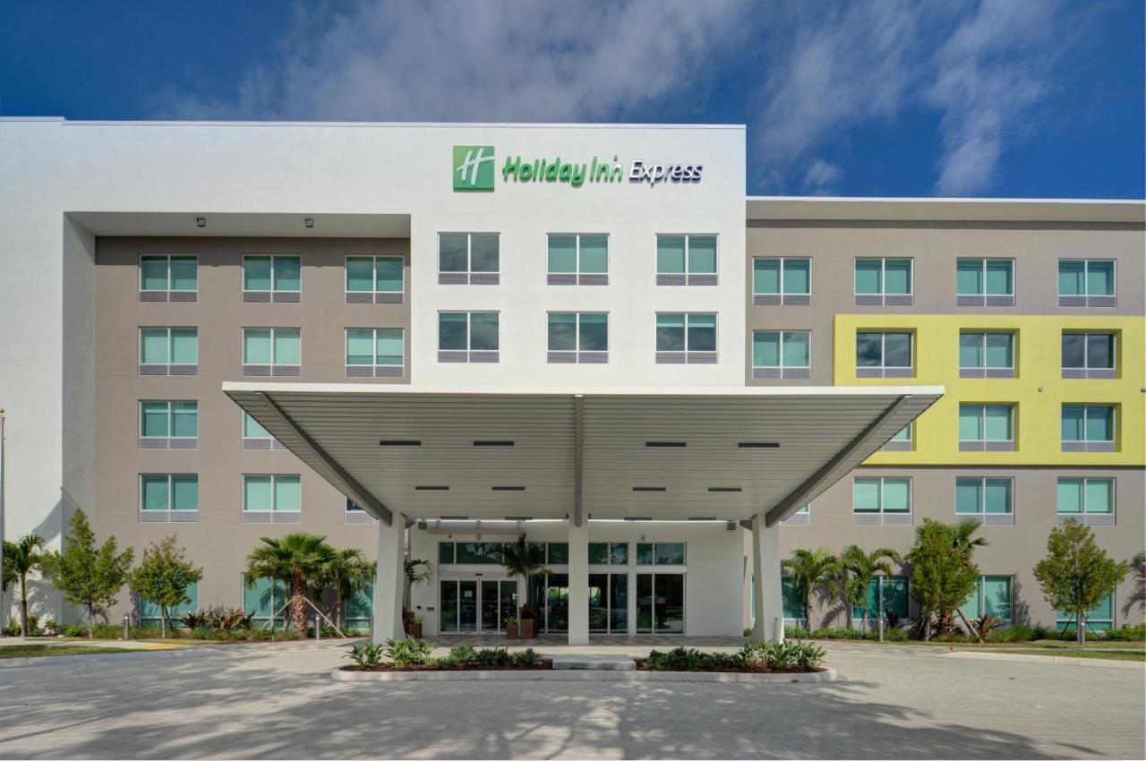 Holiday Inn Express Doral Miami By Ihg Exterior photo