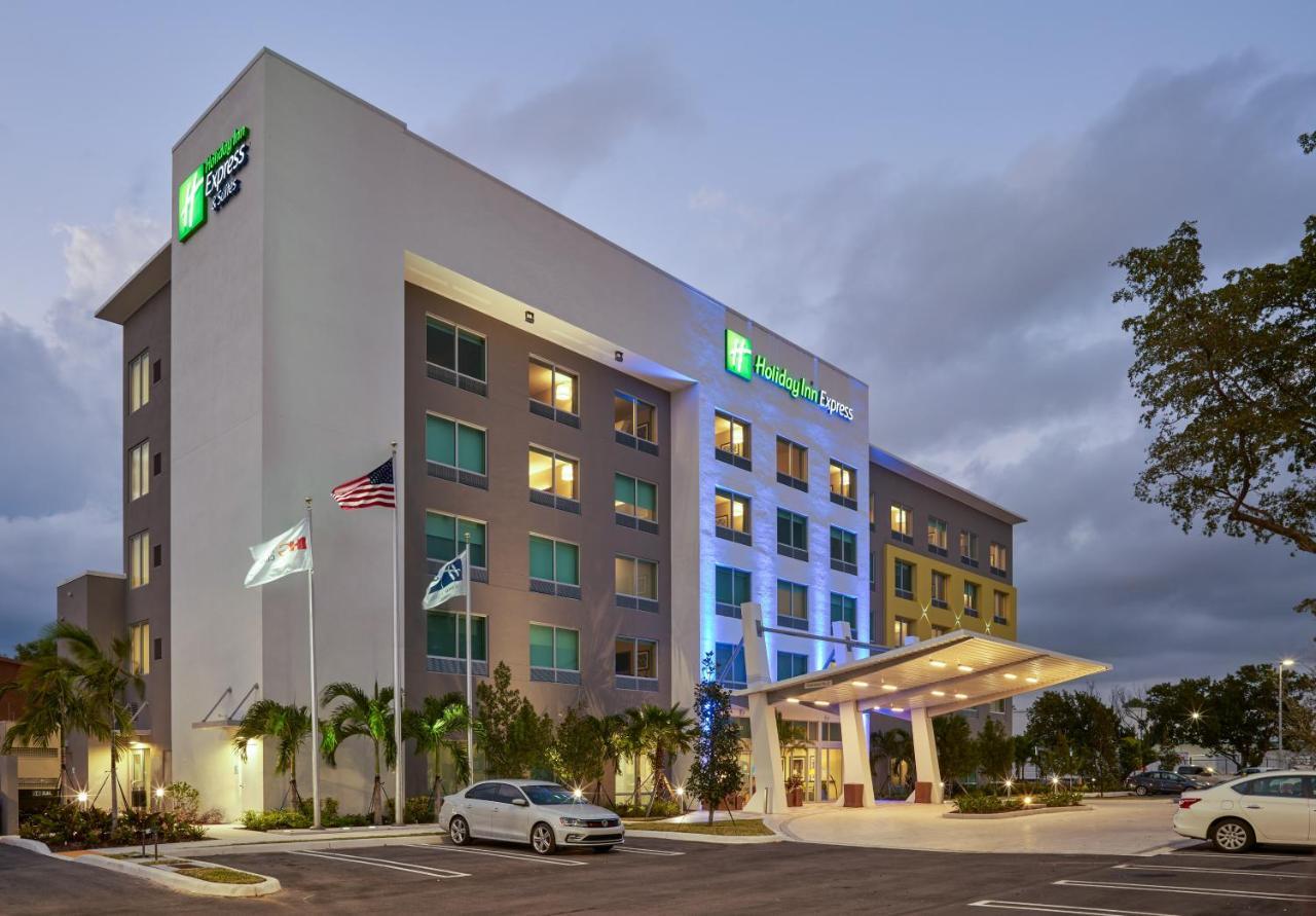Holiday Inn Express Doral Miami By Ihg Exterior photo