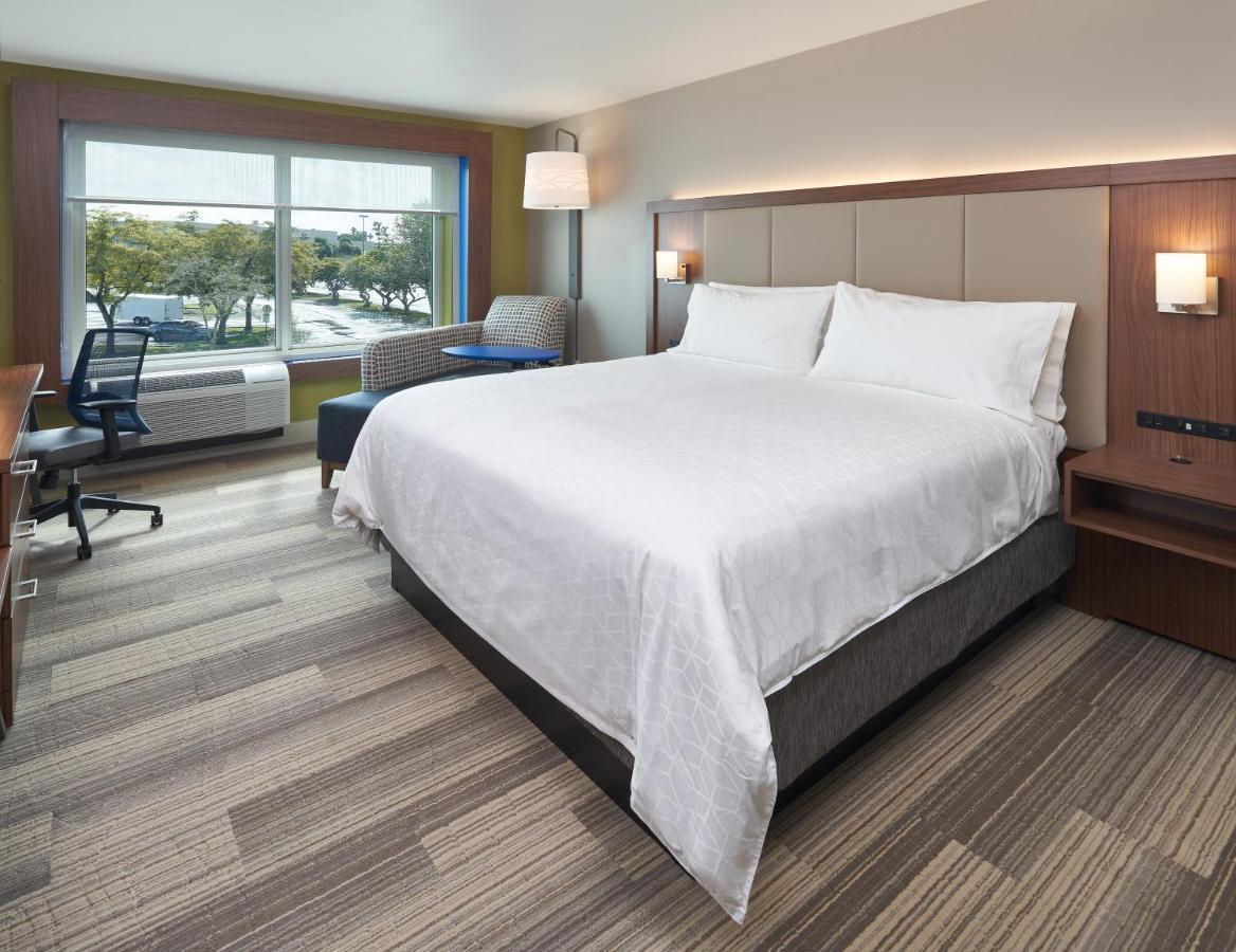 Holiday Inn Express Doral Miami By Ihg Exterior photo