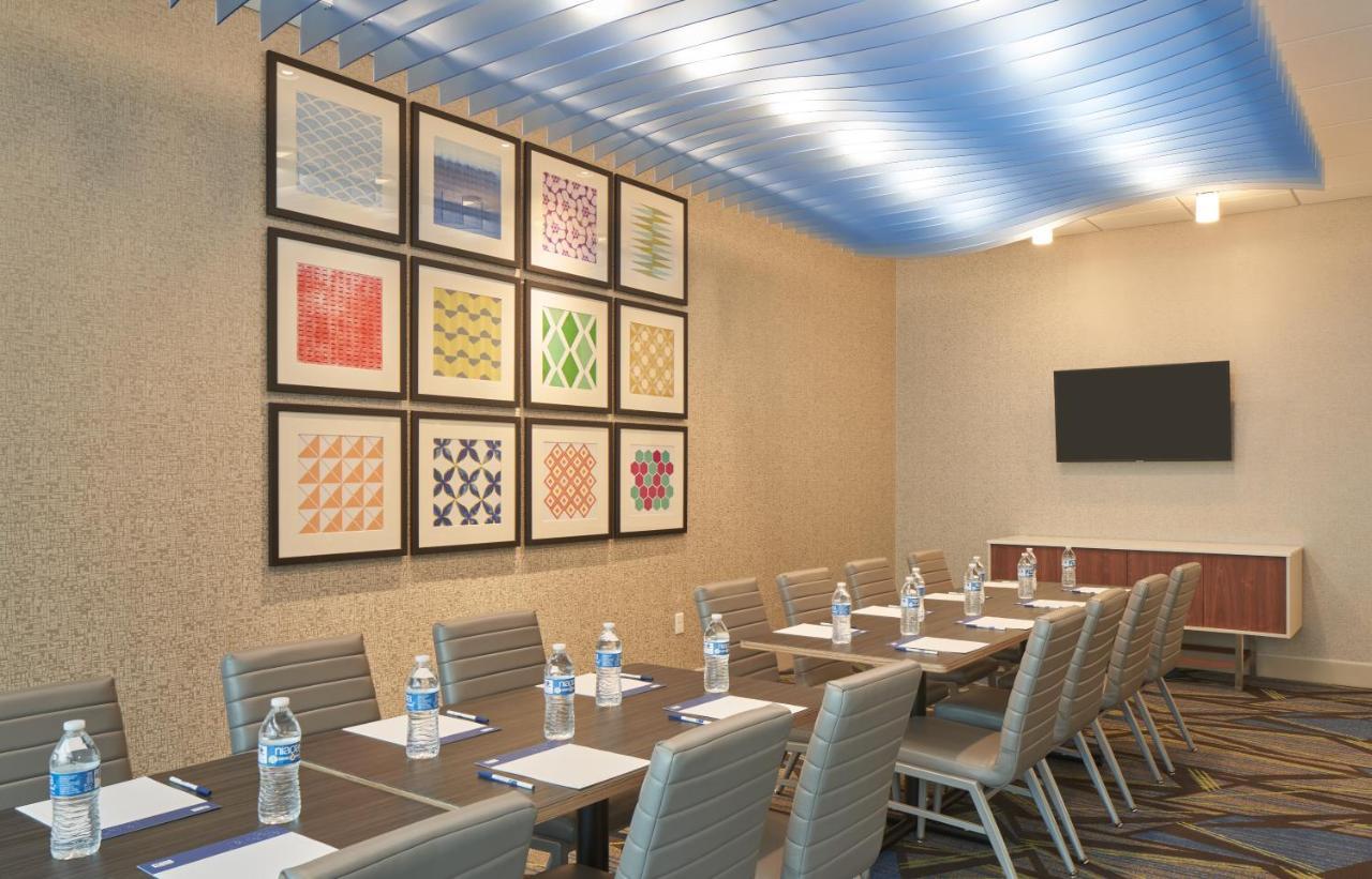 Holiday Inn Express Doral Miami By Ihg Exterior photo