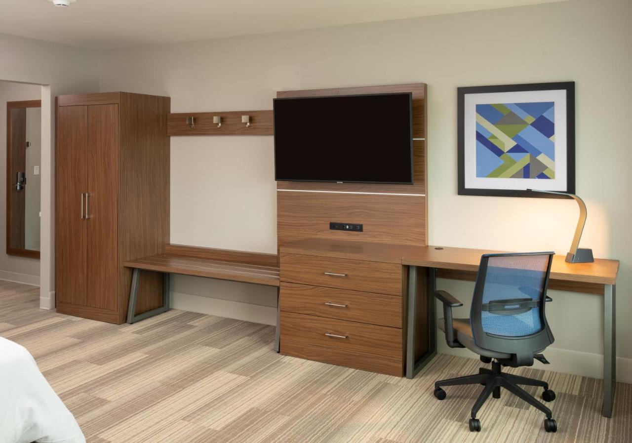Holiday Inn Express Doral Miami By Ihg Exterior photo