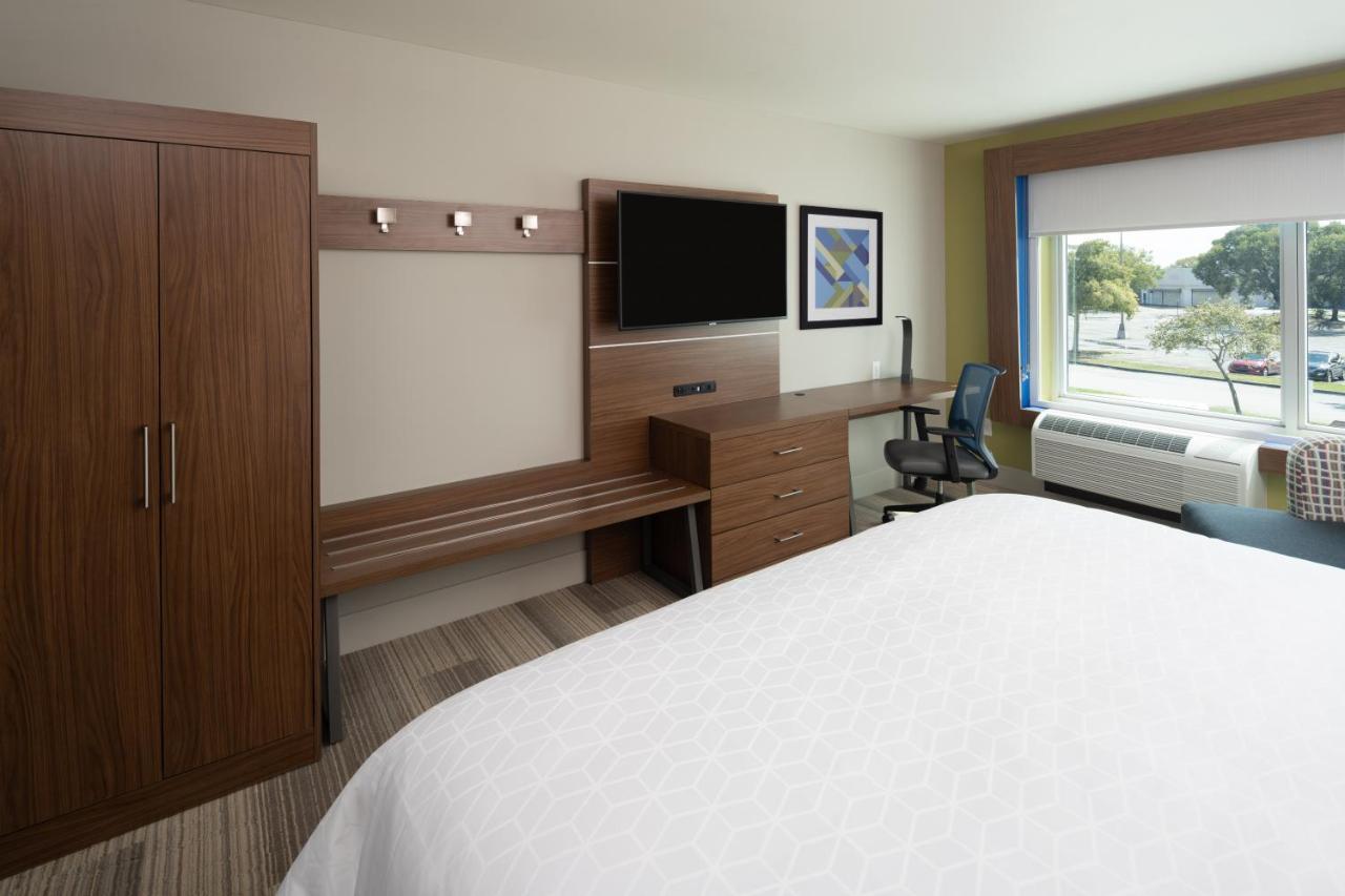 Holiday Inn Express Doral Miami By Ihg Exterior photo