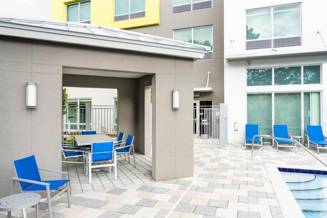 Holiday Inn Express Doral Miami By Ihg Exterior photo